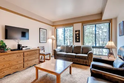 Image de Marchez vers les pentes! Value Studio Condo ~ Enfants Ski gratuit