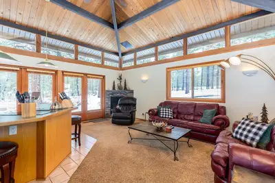 Image de Cabine confortable de 2 chambres à coucher, promenade courte à Sunriver Village et Starbucks - Coyo20