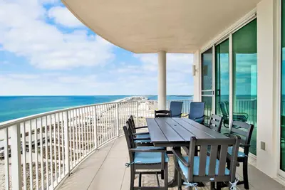 Image de Dolphin View de Harris Properties, laissez-passer allant jusqu'à 100 $ de rabais inclus!