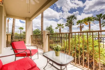 Rénové 3br / 2ba Lakeview condo!