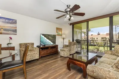 Image de Condo refait à neuf avec vue sur le jardin d'une chambre à Kamaole Sands. 4 personnes. 7-306