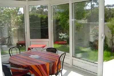 Image de Maison T3 confortable avec jardin clos, véranda équipée, proche plage, commerces et activités