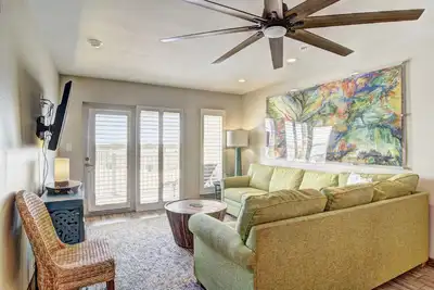 Image de Superbe condo en bord de mer! Piscine communautaire! Belle plage!