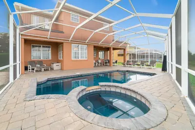 Image de Belle 6 chambres, 5 maison de bain, balcon donnant sur les champs, piscine, spa & Bbq
