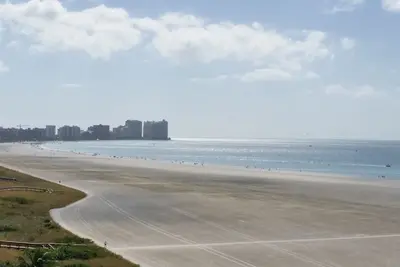Image de Views Stretching Down Entire Beach I Stunning Beachfront 2 Bed Condo