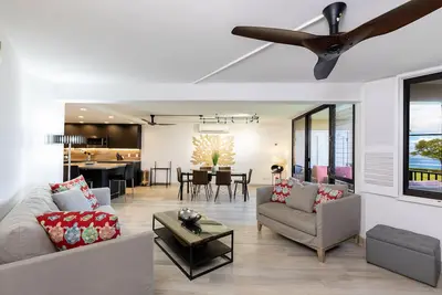 Image de Superbe REMODELÉ 2 Chambres-Vues Sur L'OCÉAN-Toutes Les Nouvelles Finitions Modernes-Ac