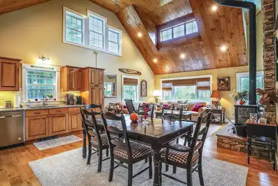 Image de Maison moderne privée sur 10 hectares, vues, grange, étang de baignade, à 15 minutes de la villa