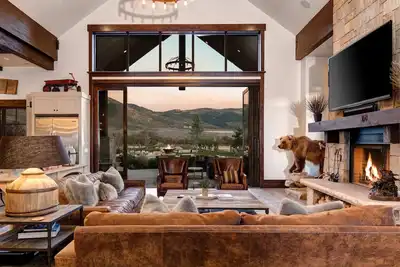 Image de Une maison de montagne unique sur un domaine spectaculaire! Crépuscule Ranch