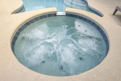 4 chambres, 3. 5 salles de bain cour villa avec piscine, spa, salle de jeux et club-house