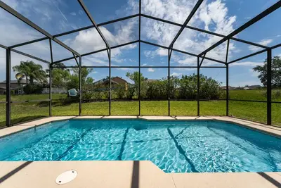 Spacieux seul niveau 3 chambres, 3 salles de bains villa avec piscine