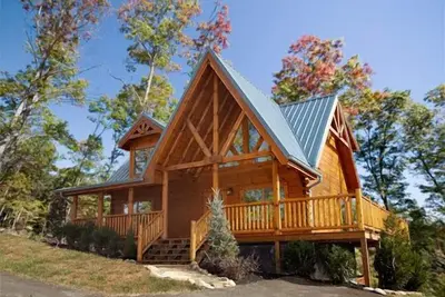 Image de Classic 3 Bedroom Luxury Log Cabin avec 3 salles de bains, 3 Rois et Game Room