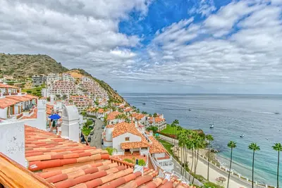 Image de Villa lumineuse et aérée, vues panoramiques de toutes les chambres, voiturette de golf, Wifi