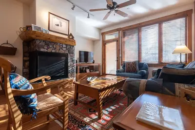 Image de Tomber amoureux de cette maison colorée et confortable - Accès patio extérieur Tl2102
