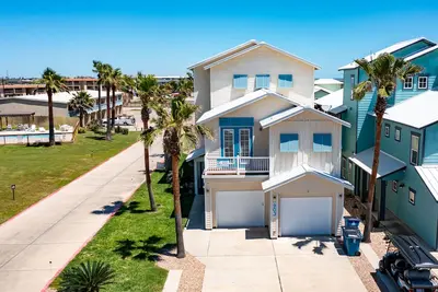 Image de Belle maison avec ascenseur, la plus courte promenade de l'île à la plage! Wifi