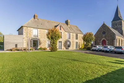 Image de Maison de charme avec grand jardin, idéale pour familles, proche Mont Saint-Michel et Plages du Débarquement