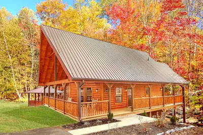 Image de 2 chambre cabine avec 2 suites de maître, Gazebo Hot Tub, table de billard et Internet