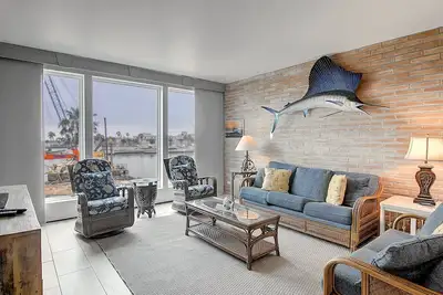 Image de Super condo au coeur de Port Aransas! Vue du canal d'expédition!