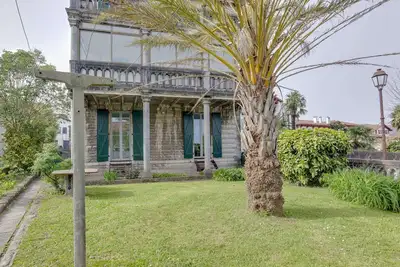 Image de Appartement de Charme avec Jardin et Terrasse au Centre d'Hendaye, à 2 km de la Plage