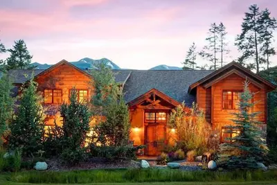 Image de Magnifique maison spacieuse près de la ville et des pistes-Équipements salle de théâtre à gogo