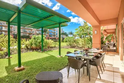 Image de Maui Resort Rentals: Rez de chaussée intérieur Honua Kai Konea 143, immense pelouse, à quelques pas des piscines / plage / B. B. Q. s!