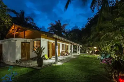 Image de Our Beachfront Bungalow in Punta Uva