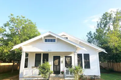 Image de Le clocher | Bungalow modernisé près de la rue principale et de l’autoroute 290