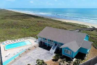 Image de Spectaculaire maison face à la plage! Vues infinies incroyables! 22 couchages. Piscine privée!