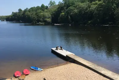 Image de Bord de l'eau avec plage de sable privée