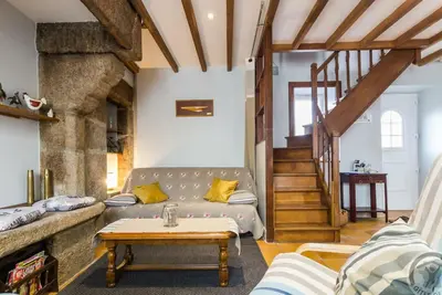 Image de Maison de charme rénovée avec jardin privé. 3 chambres, barbecue, terrasse. À 5 min de la plage!