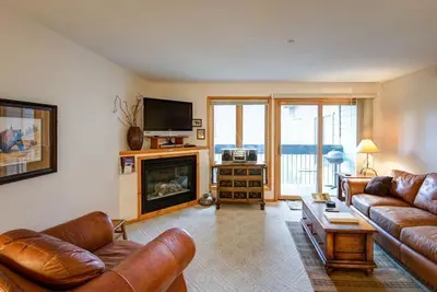 Image de Stillwater Family Retreat avec un emplacement exceptionnel et un service de navette en hiver!