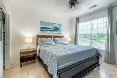 Incroyable complexe méditerranéen! Condo spacieux avec 2 lits et 2 salles de bain! 10 minutes de Disney!
