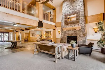 Image de Copper Springs 2 chambres dans l'East Village, parking, Wifi, ascenseur, étapes pour Super Bee Lift! !