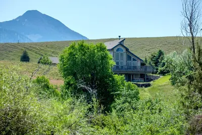 Image de Grande maison située sur la rivière Yellowstone!