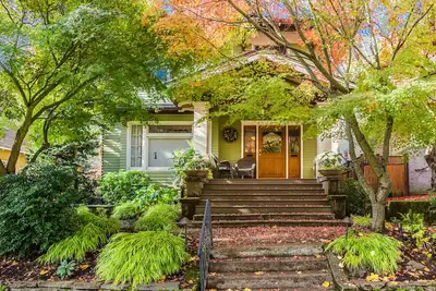 Image de Vue sur le jardin Hideway dans le quartier Irvington