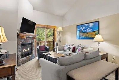 Image de Condo spacieux, à pied des ascenseurs, belle vue sur la pente et la rivière, Wifi gratuit
