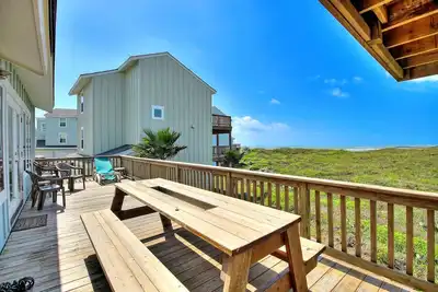 Image de Sol to Soul 1lc est situé au Lost Colony Resort à Port Aransas!