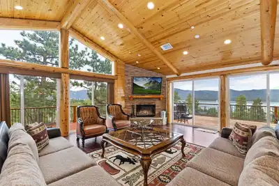 Image de Grands Vues: Vues de l'ensemble de Big Bear Valley! Luxe! Jacuzzi! Salle de jeux! Théâtre!