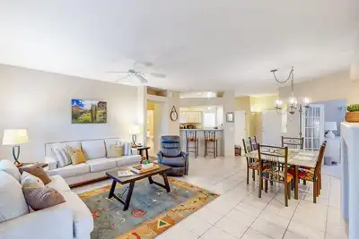 Image de Spacieux condo w / piscines partagées / bain à remous, terrasse, et de belles vues