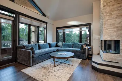 Image de Condo de montagne, plafonds voûtés! Belles Vues Summer Specials Tr1310