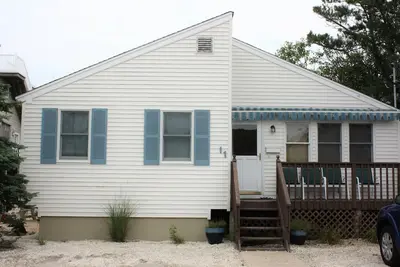 Image de Belle maison 0. 1 Miles From The Beach!