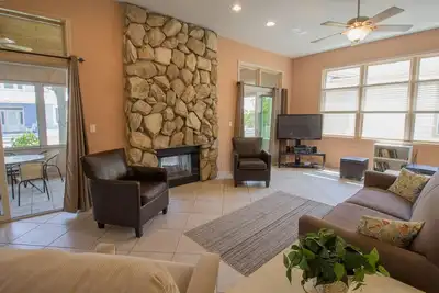 Image de Ensemble, c'est mieux chez Bob. Grand espace de vie parfait pour plusieurs familles