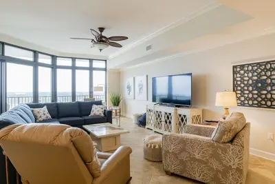Image de Magnifique Phoenix West Ii Condo! Spécial du 5 au 12 mai! Renseignez-vous pour une réduction!