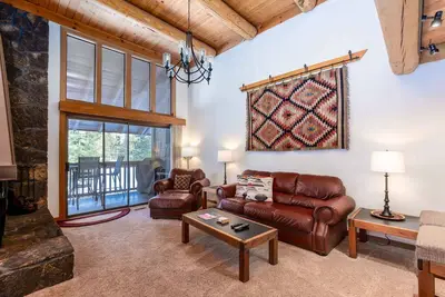 Charme de la cabine classique, Condo de golf à côté du village! - Wild09