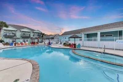 Image de Fabuleux 3 chambres, 2 salles de bains appartement juste à côté de la piscine lagon!