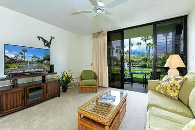 Image de Lanai to Lawn Steps from the Beach! Kitchen Ease, WiFi, Ac–Kamaole Sands 10112