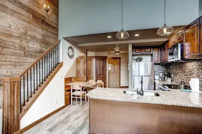 Image de Le meilleur condo 1Br dans Lakeside Village! Enfants Ski gratuit