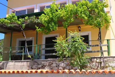 Image de Appartement de deux chambres avec la terrasse et la vue sur le mer Supetarska Draga - Gornja, Rab (A-5055-c)