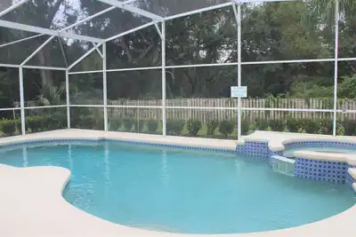 Image de Belle 3 chambres 2 salles de bain piscine clôturée et spa maison donnant sur la conservation à Indian Ridge Oaks près de Disney