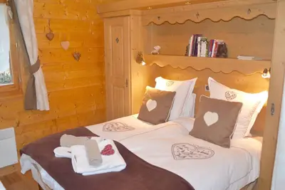 Image de 2 chambres, 2 salles de bains, Ecrins Etoile C9, Luxury 625m2 dans le centre de Vill