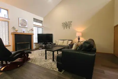 Image de 2 Skyline Condo-Sunriver, Oregon: bain à remous, barbecue, connexion Wi-Fi, Sharc Aquatics, Tubing Hill, mont. Baccalauréat, Golf, Rivière Deschutes, Tennis, Pistes cyclables